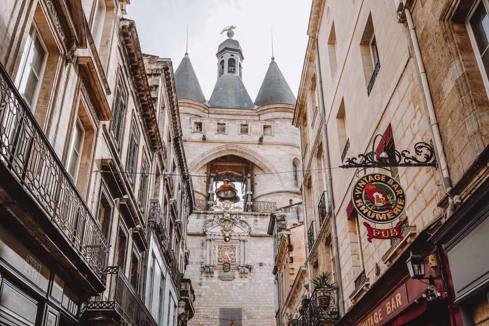 Best Instagrammable spots in Bordeaux, France + amazing photo locations