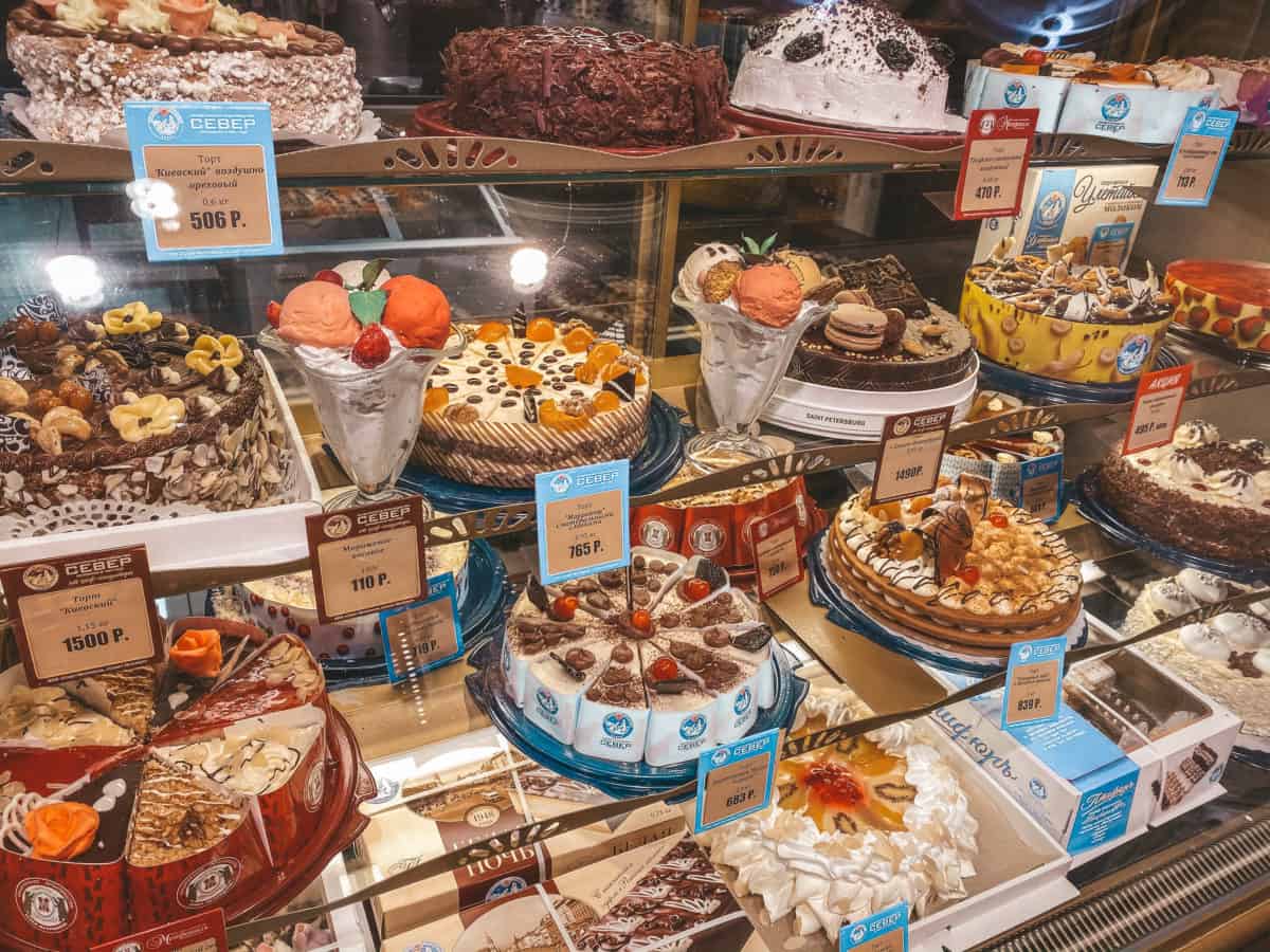 Planning your next trip to Russia and thinking of the best things to eat? Don’t worry, you will soon learn about 10+ amazing desserts to try in Russia.