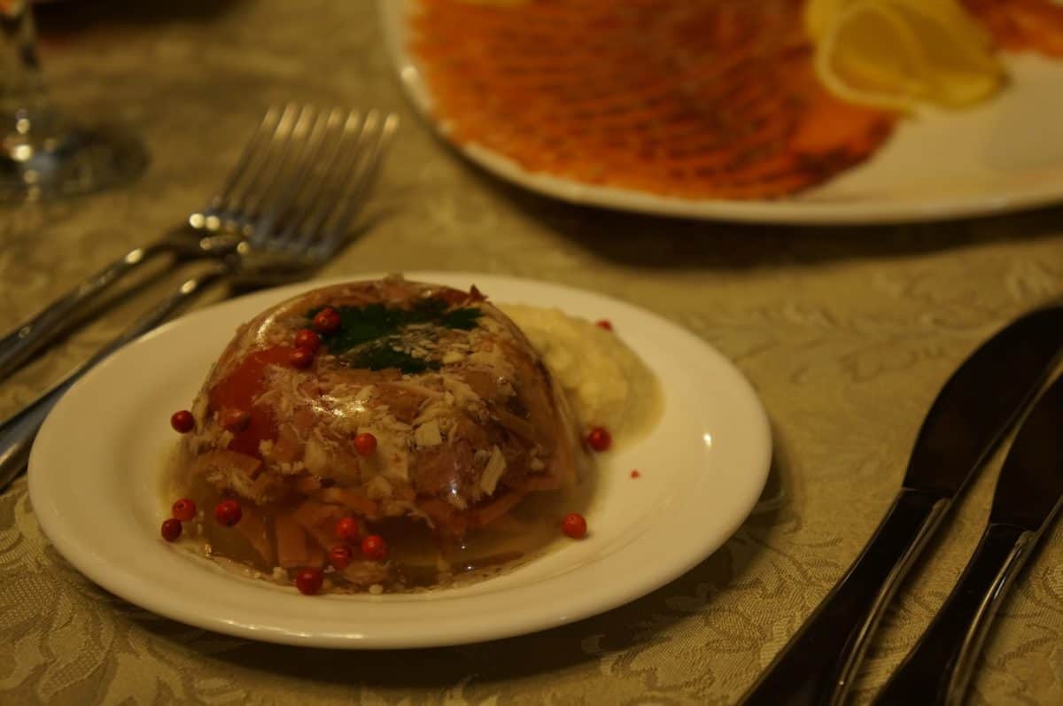 10 Best and 5 Worst Russian Dishes | What Do Russians Eat?