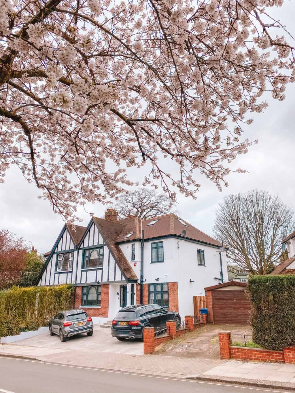 Living in East Finchley Things To Do, Safety and Rent. Is It Worth It?