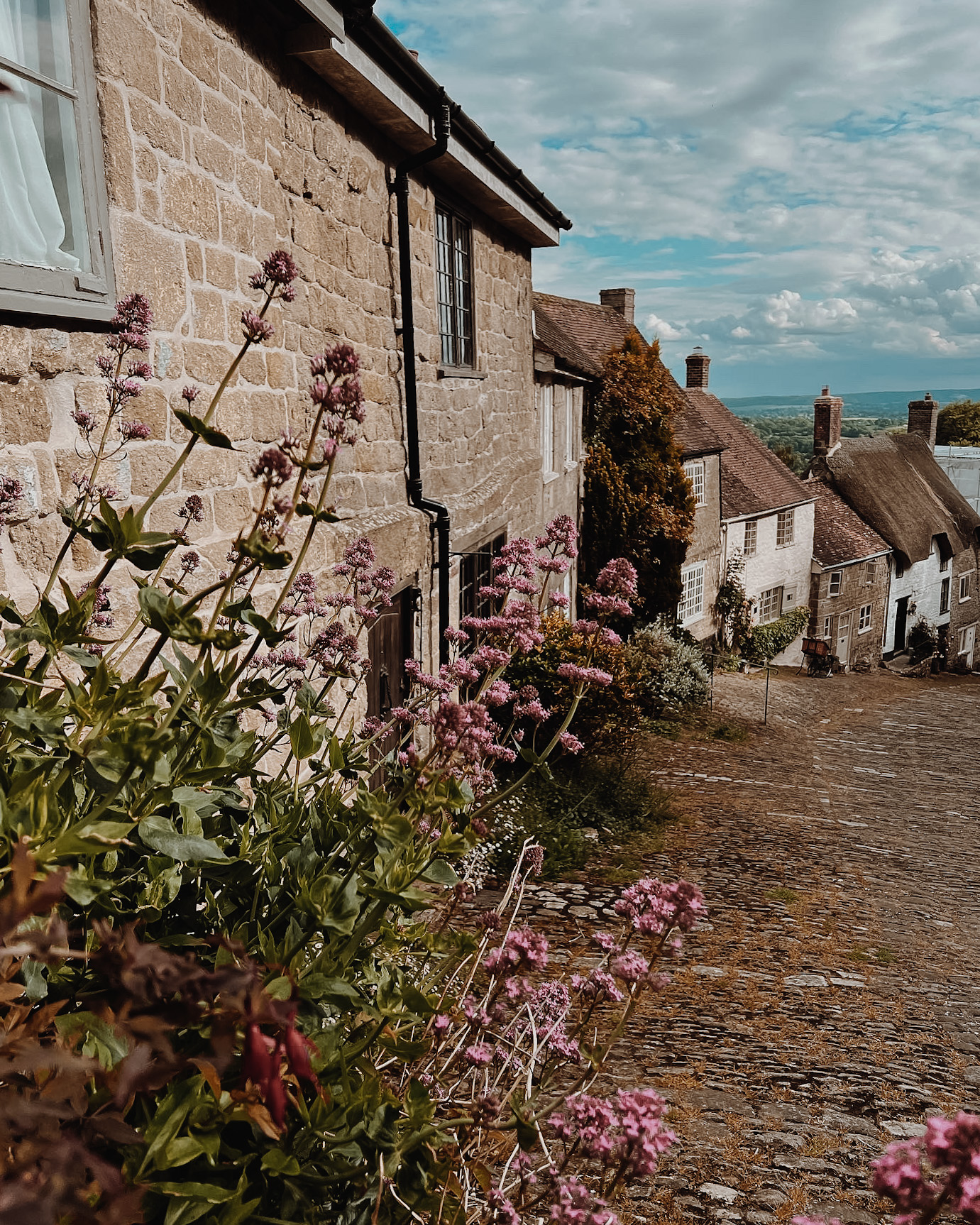 15+ most beautiful villages to visit in England in autumn (near London) Shaftesbury