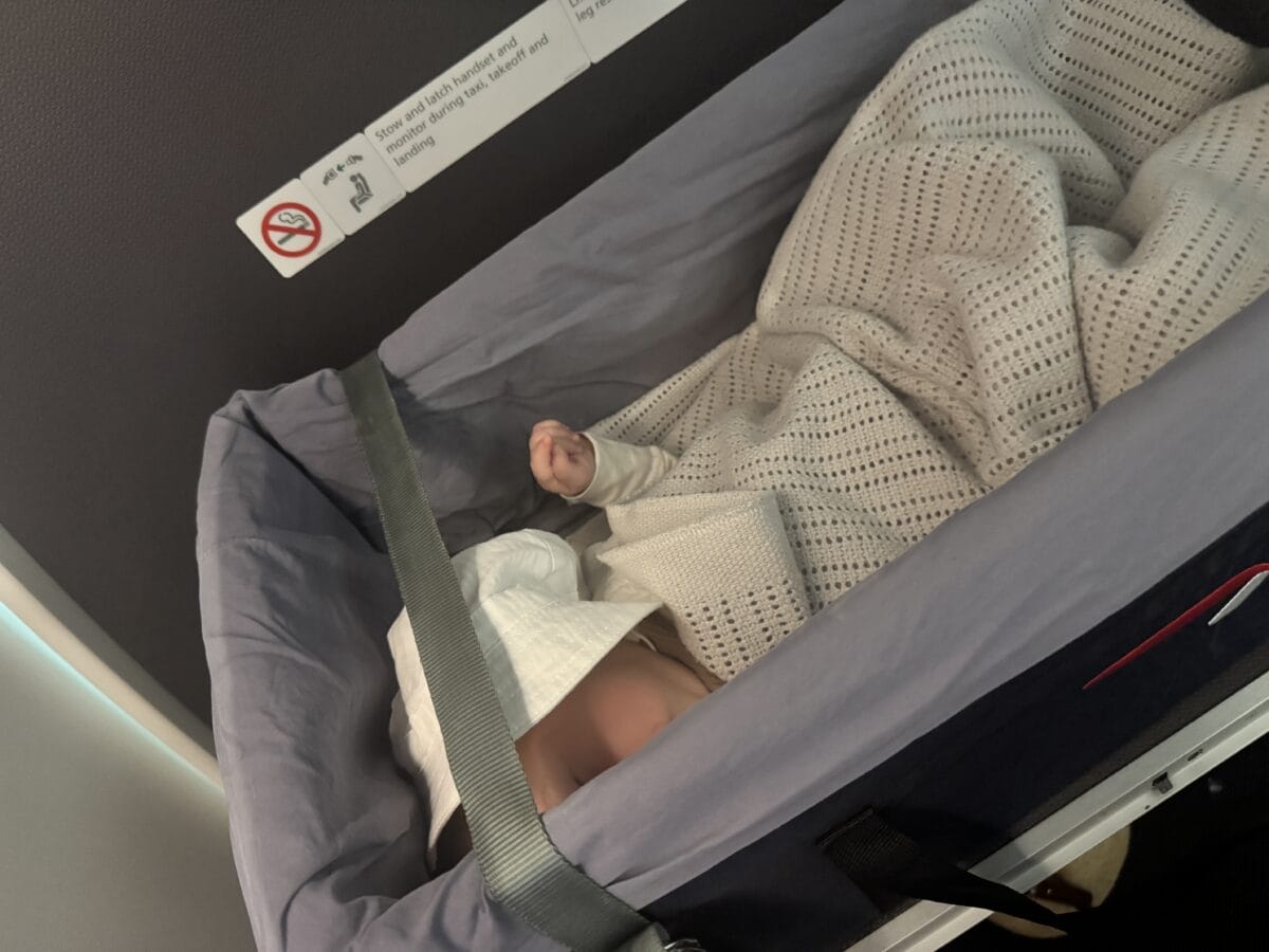 Volar a larga distancia con un bebé de 3 meses en British Airways: lo que realmente sucedió